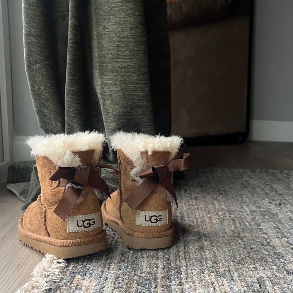 SOLD*** UGG Kids' Tan Boots with Chocolate Bows size 6 *Like New*